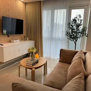 100 West Makati Aparthotel